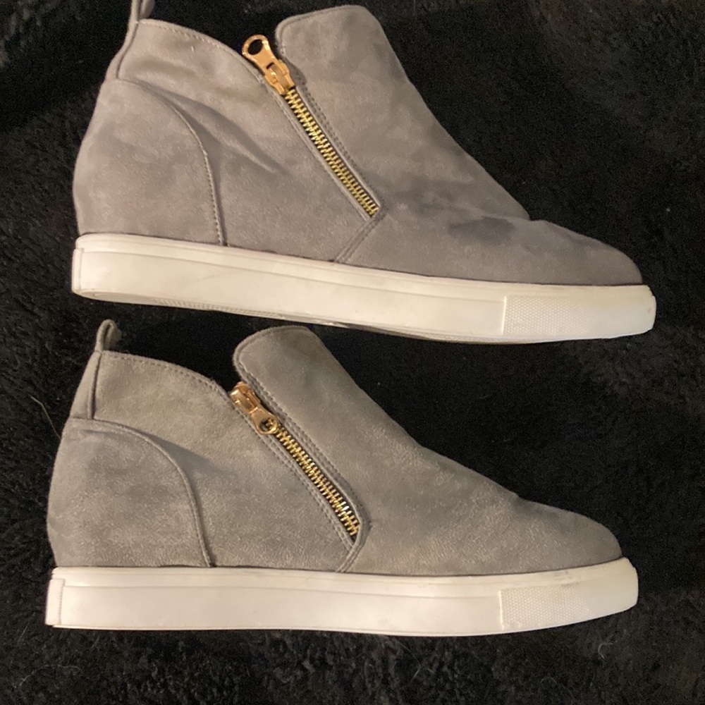 Shoes in gray suede like material - Picture 5 of 5